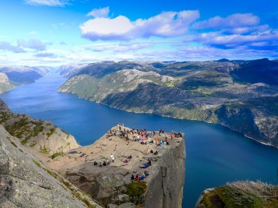 Besøk Stavanger og hike til den spektakulære klippen Preikestolen