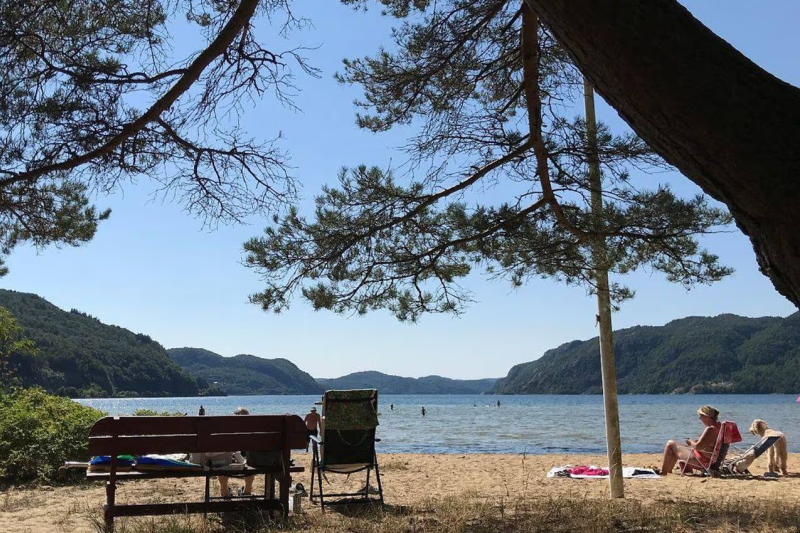 Camp Lyngdal doorkijkje strand