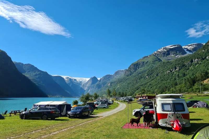 Gryta Camping uitzicht en kampeerplaatsen