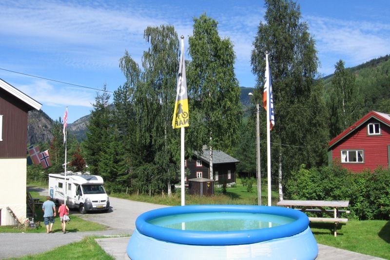 Stavn Camping og Hytter entree met zwembadje