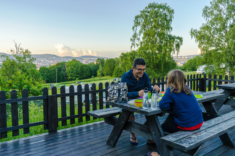 Topcamp Ekeberg Camping Oslo ontbijt met uitzicht op Oslo