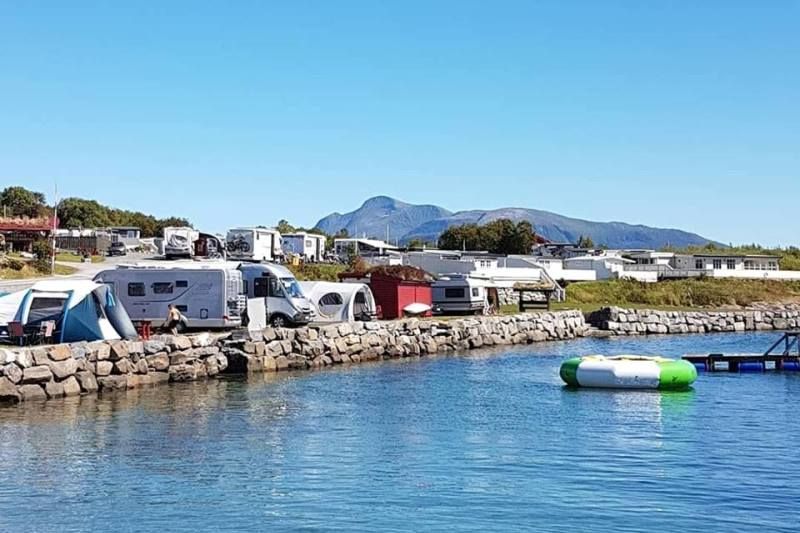 Tornes Fjordcamping kampeerplaatsen