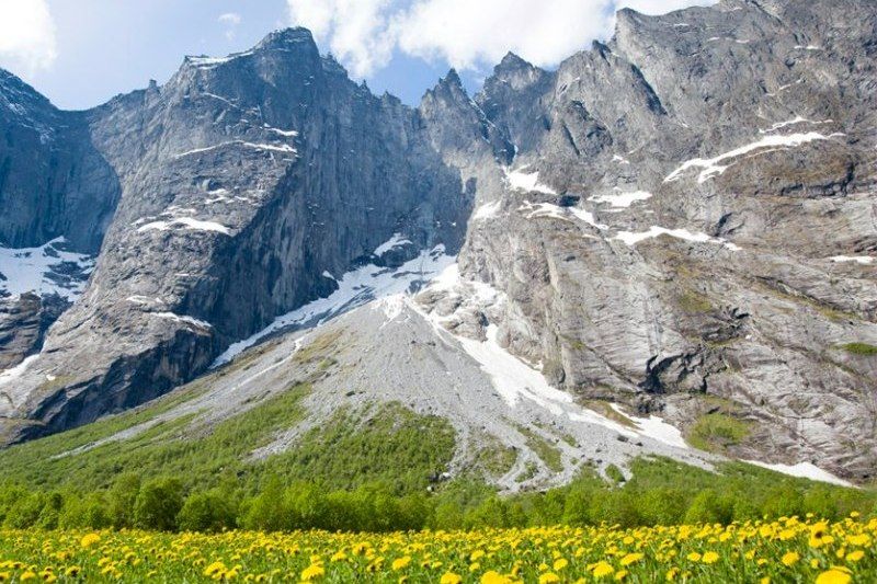 Trollveggen Camping uitzicht